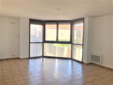 APPARTEMENT 2 PIECES AVEC GARAGE VILLENEUVE CENTRE HISTORIQUE
