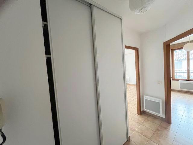 APPARTEMENT 2 PIECES AVEC GARAGE VILLENEUVE CENTRE HISTORIQUE