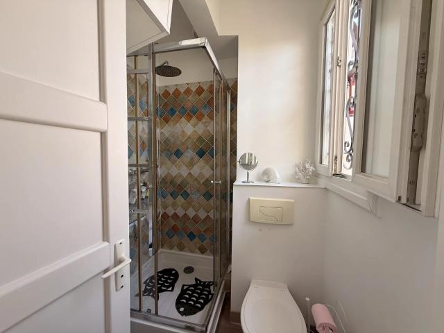 Appartement 2 pièces avec grande terrasse – Nice Centre – Rue Berlioz – Location jusqu’en mai 2027