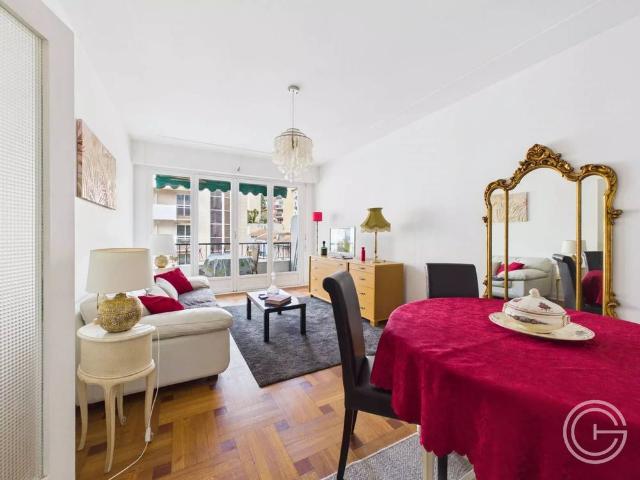 APPARTEMENT 2 PIECES AVEC PARKING 12 AUGUSTE RAYNAUD NICE LIBERATION