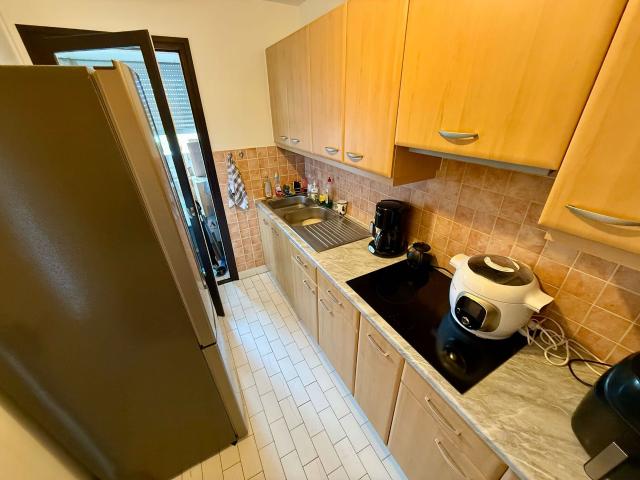 Appartement 2 pièces 7ème et dernier étage Parking et cave privés