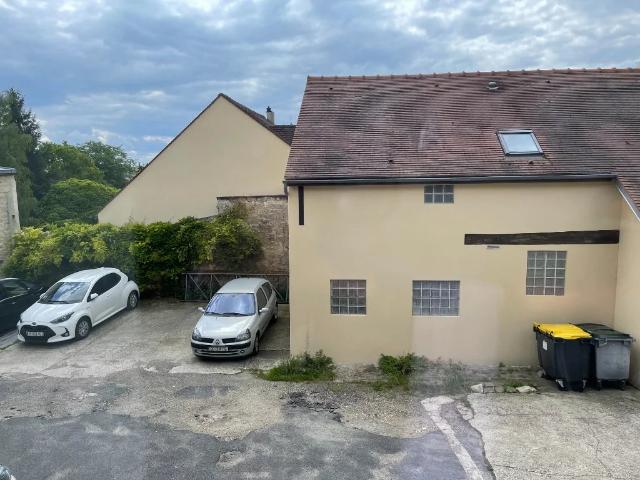 Appartement 2 pièces avec parking Jouy Le Moutier 2 pièces