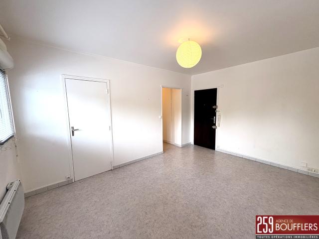 APPARTEMENT 2 PIECES AVEC PARKING / NANCY BOUFFLERS