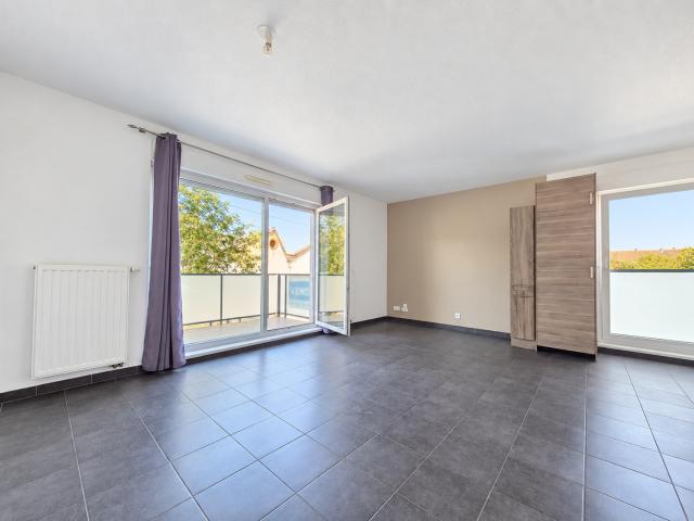 Appartement 2 pièces avec terrasse, garage et deux parkings