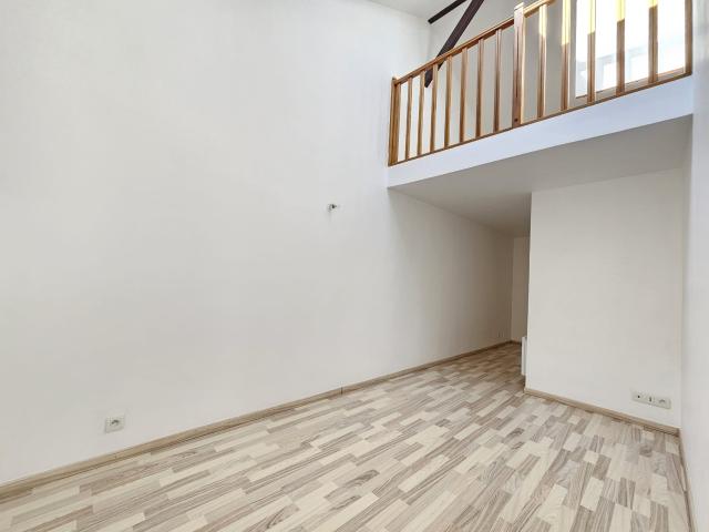 APPARTEMENT 2 PIECES AVEC 2 MEZZANINES