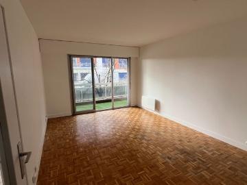 Appartement 2 pièces balcon dans belle résidence, avec cave et garage