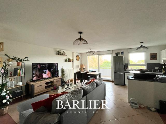 Appartement 2 pièces de 52m2 avec une terrasse, un garage et une cave