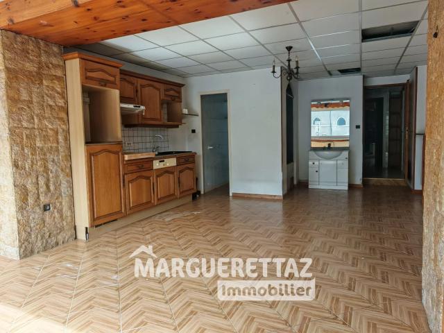 Appartement 2 pièces de 71,6 m² à rénover – 1er étage – Au c. 71m² Taninges Praz de Lys Sommand