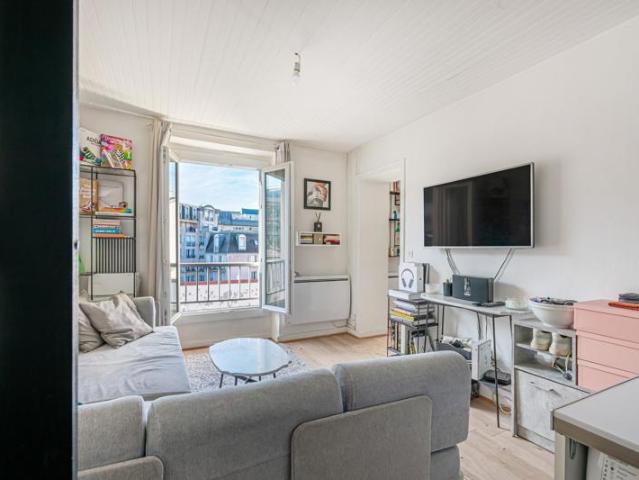 Appartement 2 pièces de 29 m² à Saint Maurice – Emplacement idéal au pied des commerces !