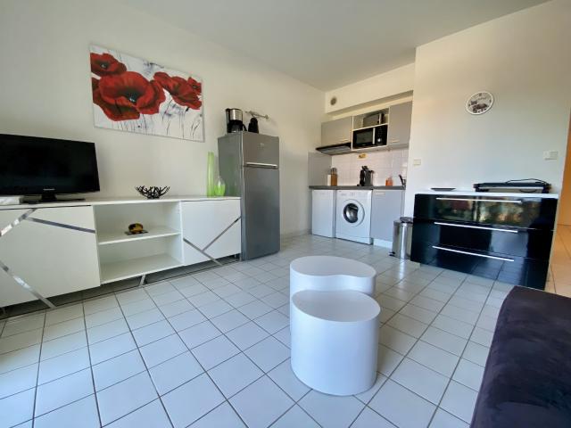 APPARTEMENT 2 PIECES DE 33m2 AVEC GRANDE TERRASSE A 100M DE LA PLAGE