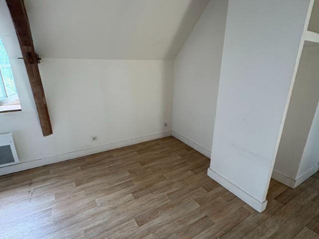 Appartement 2 pièces entièrement rénové 50 m² Charme de l'ancien au 1er étage