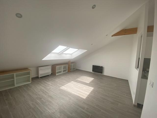Appartement 2 pièces Le Bourget 27.44m² 890€ à louer