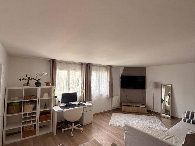 Appartement 2 pièces meublé – 48 m² – Balcon & parking sécurisé – 890 € CC