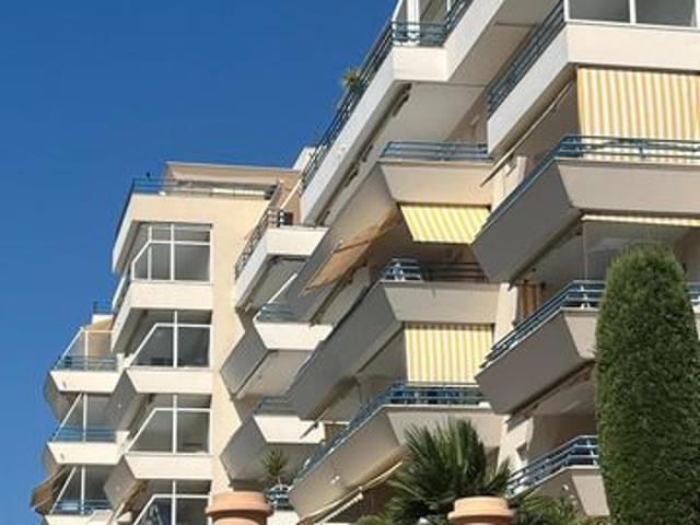 Appartement 2 pièces meublé au 5eme étage d'une résidence sécurisée