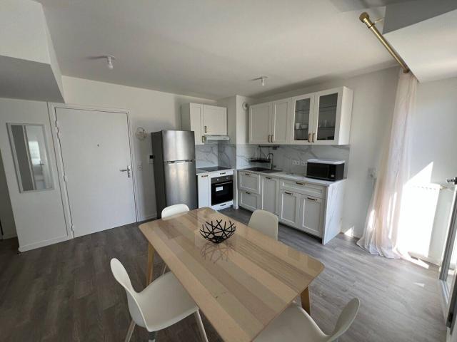 Appartement 2 pièces neuf à louer au dernier étage à Neuilly su