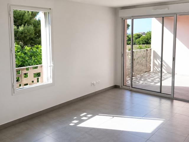 APPARTEMENT 2 PIECES PARKING ET TERRASSE