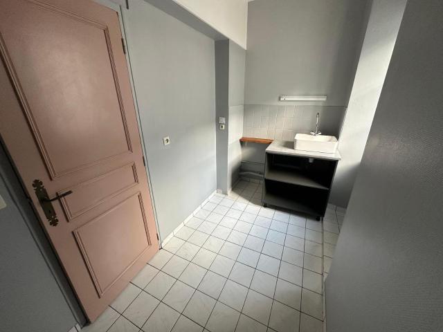 APPARTEMENT 2 PIÈCES PROCHE QUAIS CHERBOURG DISPONIBLE DE SUITE