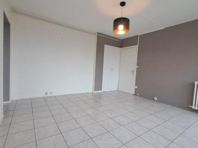 APPARTEMENT 2 PIECES QUARTIER HOPITAL