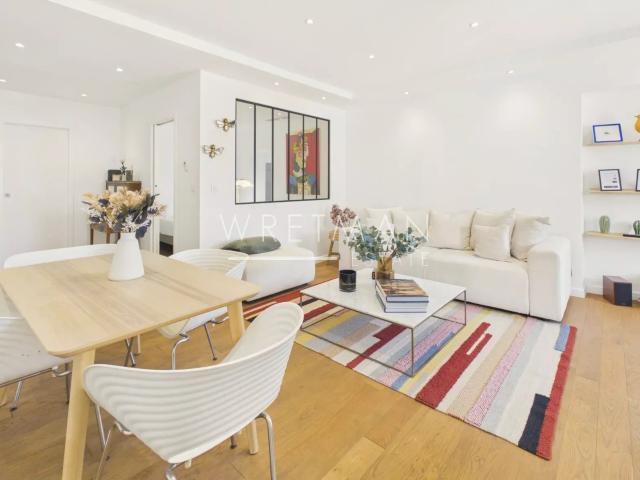 Appartement 2 pièces rénové au dernier étage à quelques pas. 51m² Nice