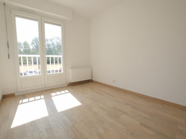 Appartement 2 pièces sans visà vis avec balcon loggia, place de parking et cave