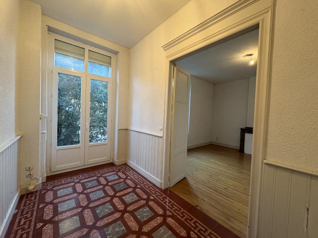 APPARTEMENT 2 PIECES SPACIEUX EN PLEIN CENTRE VILLE CASTELNAUDARY