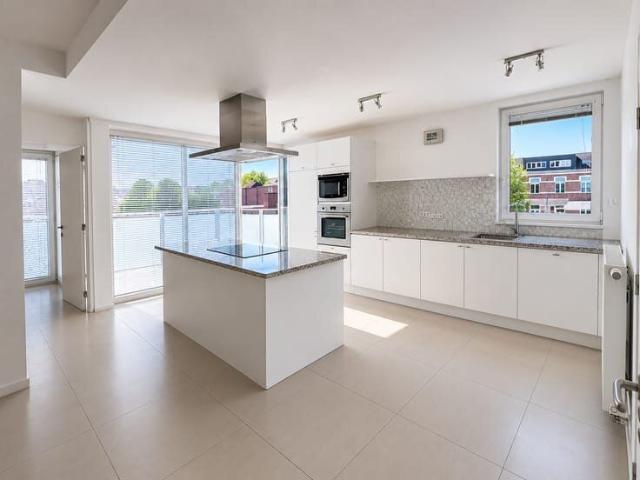 Appartement 2ch, 2 parkings, beaucoup stockage