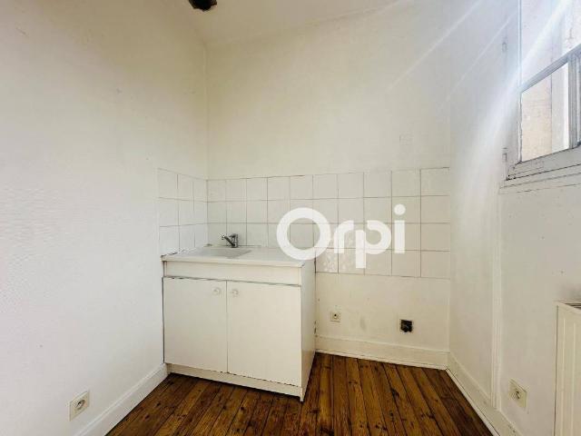 Appartement 2ème étage 350 euros SOISSONS Centre Ville