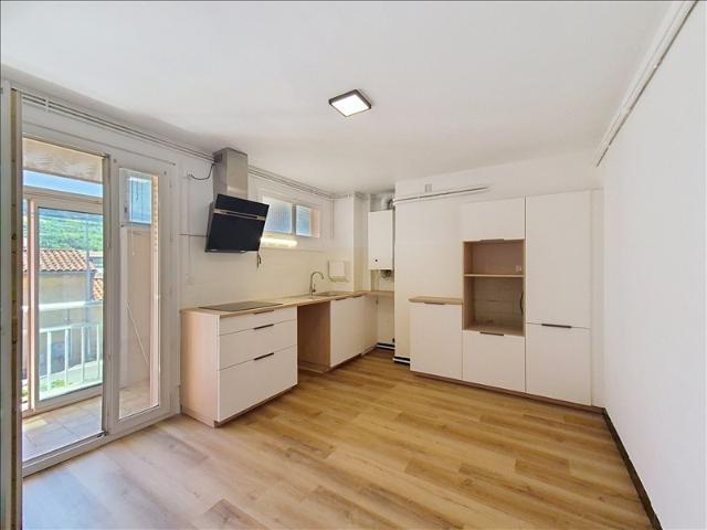 Appartement 2ème étage 78,34 m2 4 pièces Non meublé