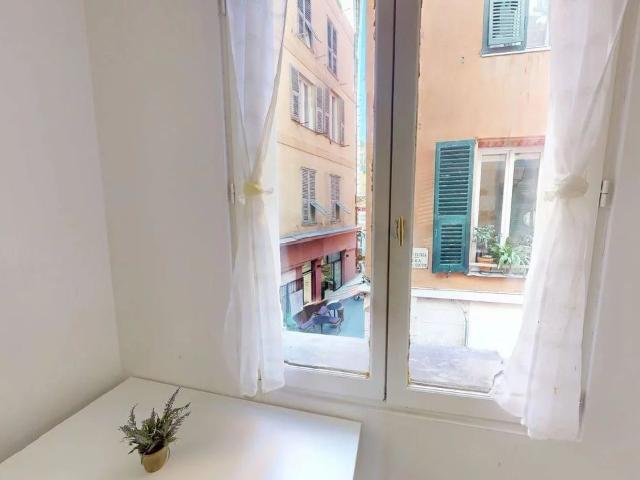 Appartement 2p 34m². Au cœur de la Vieille Ville de Nice.. 34m² Nice