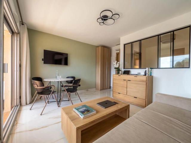 Appartement 2P rénové, parking, piscine 31m² Vallauris