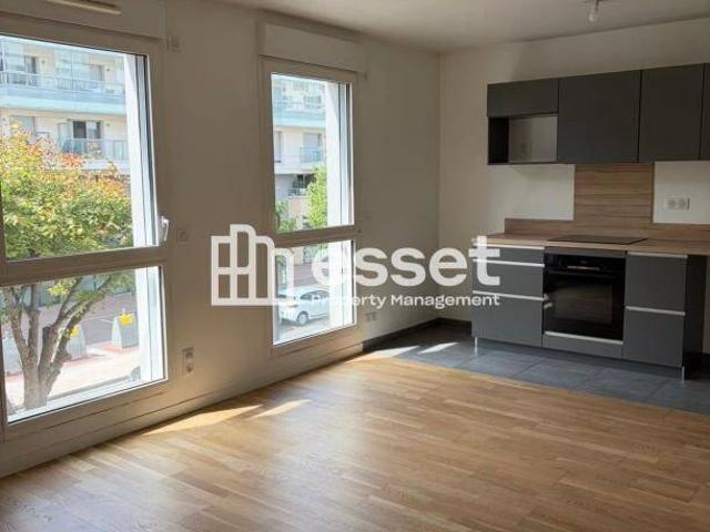 Appartement 32.7m² à louer 950 euros RUEIL MALMAISON 92500