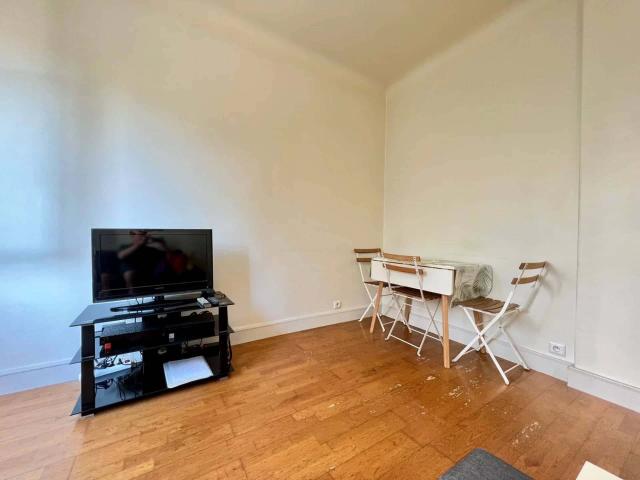 Appartement 32 m² avec une chambre situé rue Breguet au 1er étage avec ascenseur