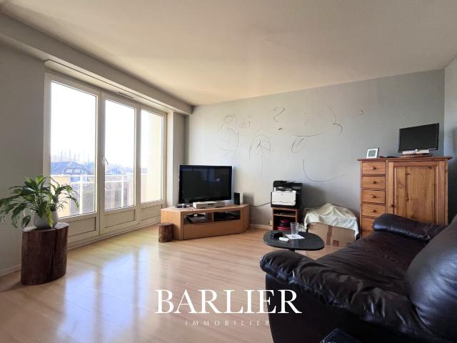 Appartement 3/4 pièces de 78m2 avec deux balcons et un garage à vendre au centre d'Illkirch