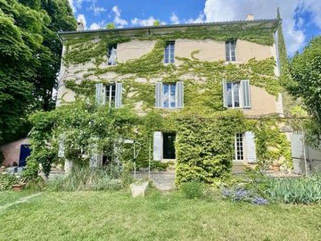Appartement 350 m2 LA TOUR D AIGUES