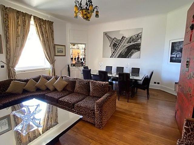 Appartement 3 chambres meublé avec ascenseur, concierge et place de parking en option Victor Hugo Paris 16°