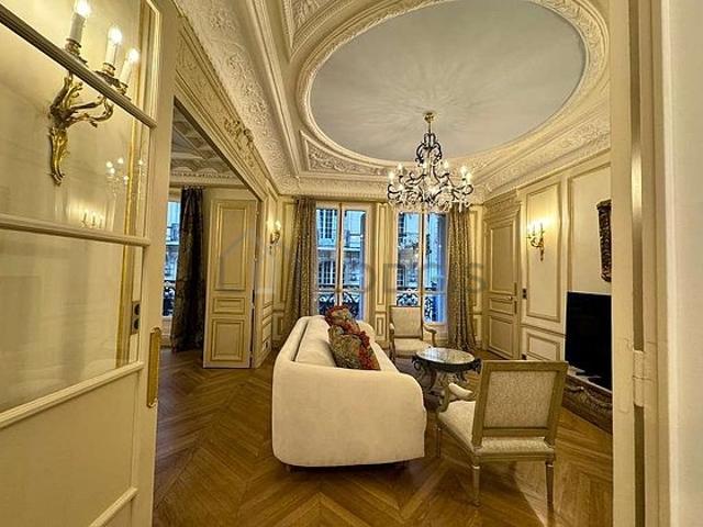 Appartement 3 chambres meublé avec ascenseur et cheminée Pigalle Paris 9°