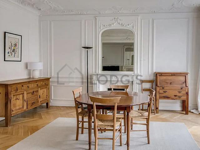 Appartement 3 chambres meublé avec ascenseur et concierge La Motte Picquet Paris 15°