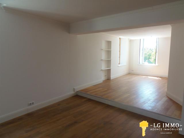 Appartement, 3 chambres rénové avec vue sur un joli port 105m² Mortagne sur Gironde