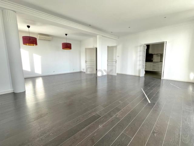 Appartement 3 pièce s 2 chambre s 151.75 m²