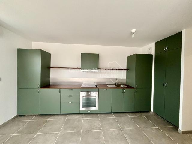 Appartement 3 pièce s 59.20m2 avec terrasse, à Saint Etienne Du Grès