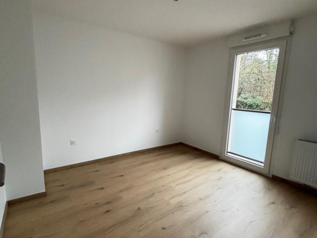Appartement 3 pièce s 65 m2 + balcon et parking