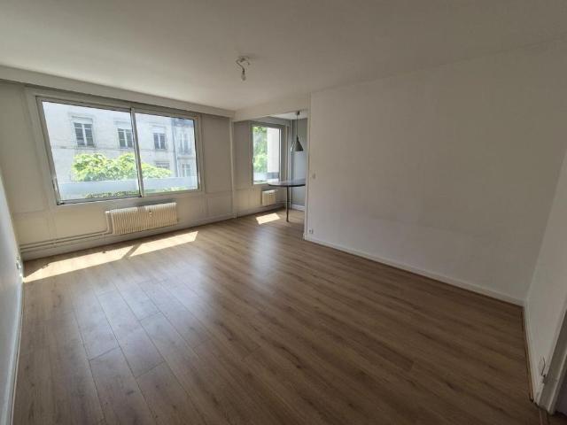 APPARTEMENT 3 pièce s 65m²