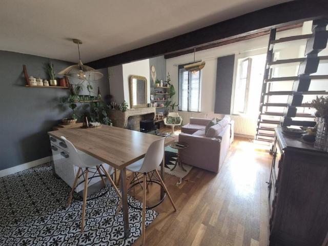 APPARTEMENT 3 pièce s 83m²