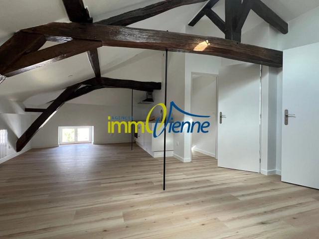 Appartement 3 pièces, 47 m² à louer à Lussac les Châteaux 86320