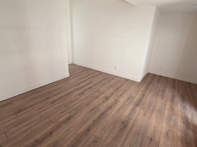 Duplex T3 rénové 67 m2 Dernier étage Proche des Halles