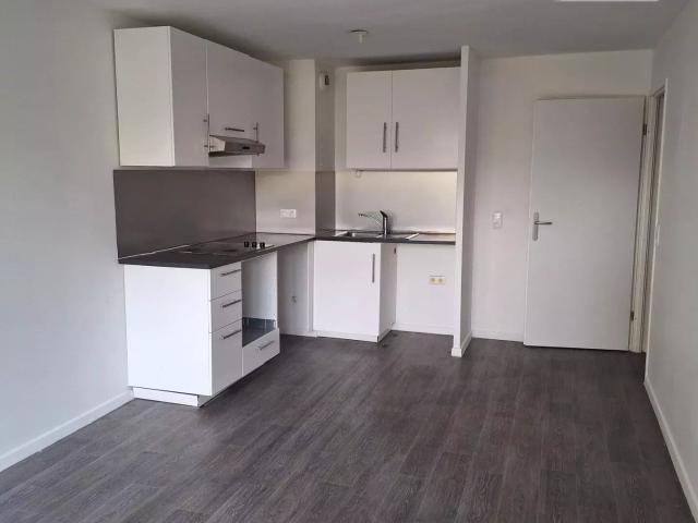 A LOUER, Courcouronnes, T3 récent R+1 56m² + balcon + parking