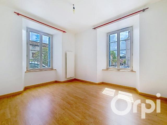 Appartement 3 pièces, 58 m² à louer à Ruynes en Margeride 15320