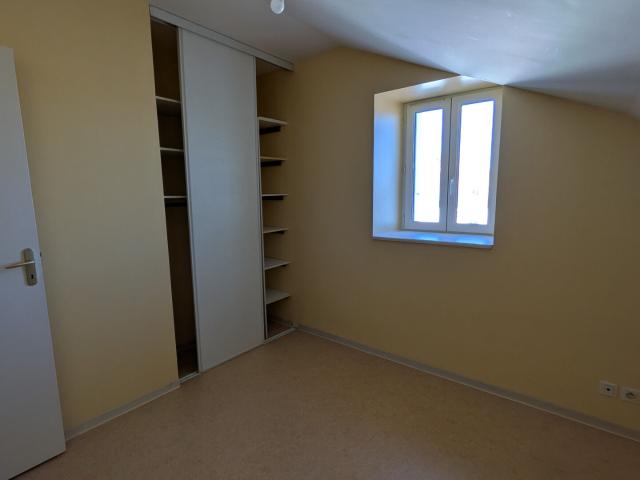 Appartement 3 pièces, 60 m² à louer à Moyrazès 12160