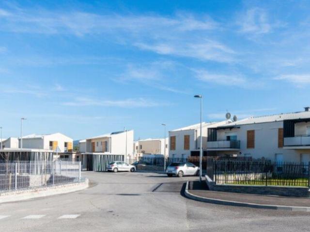 Appartement 3 pièces, 61 m² à louer à Velleron 84740