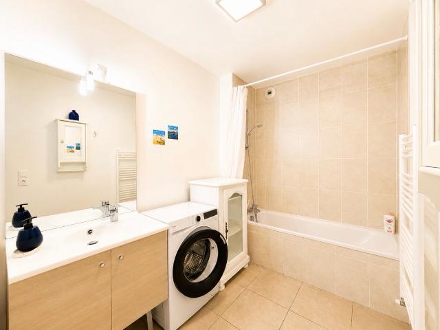 ARES JOLI APPARTEMENT T3 PROCHE CENTRE VILLE ET BASSIN